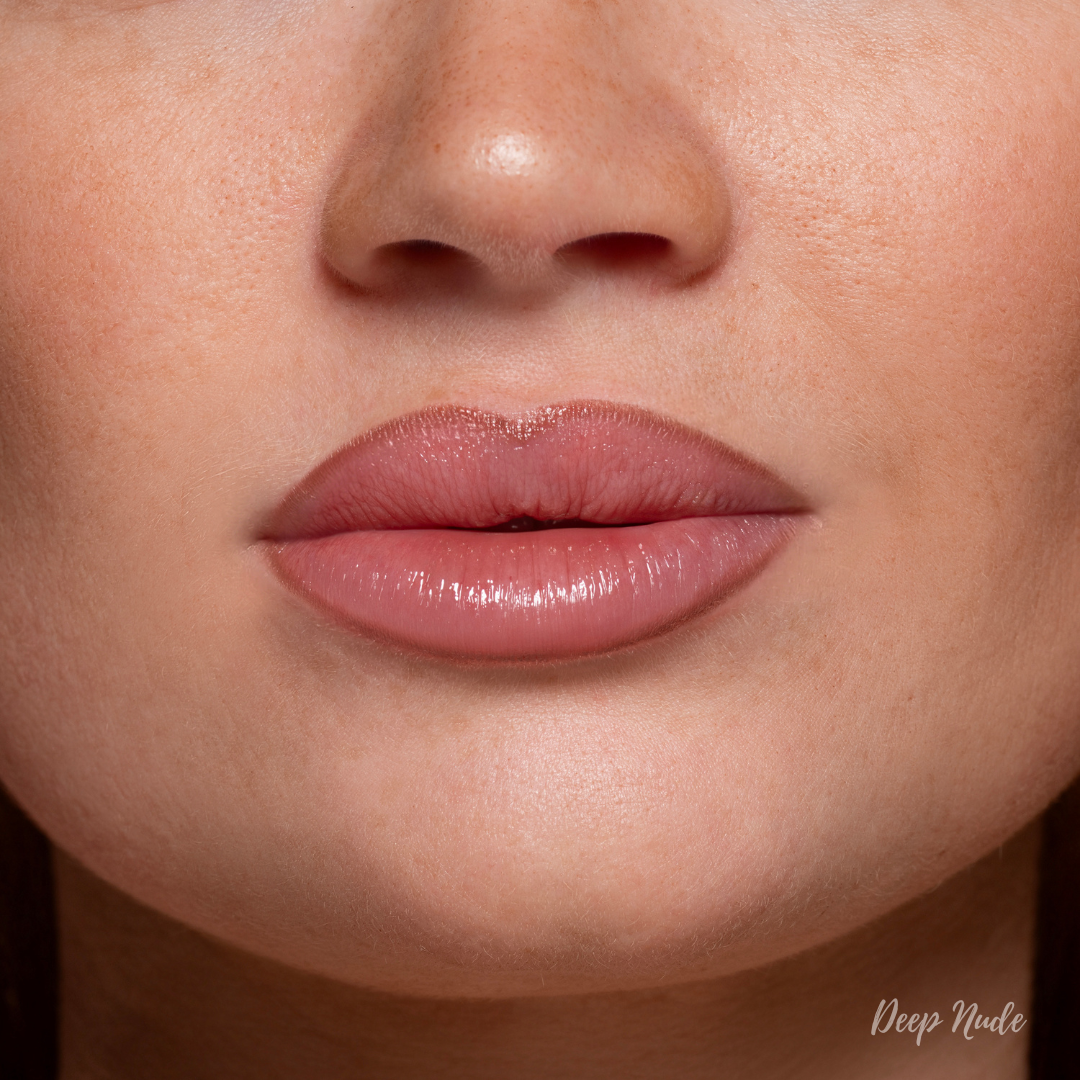 Smudge proof lip liners